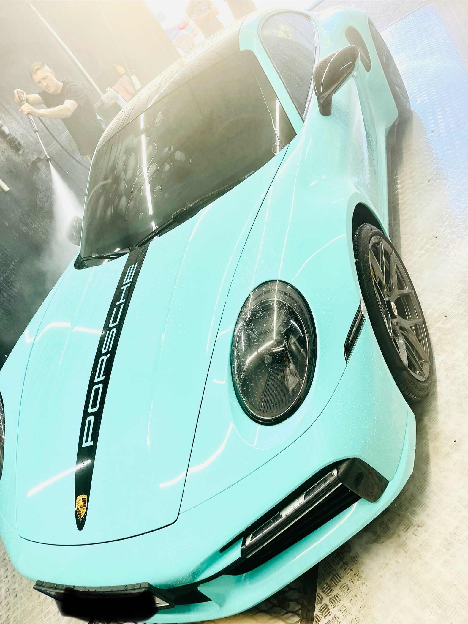 Автомийка та дітейлінг бар Black Box