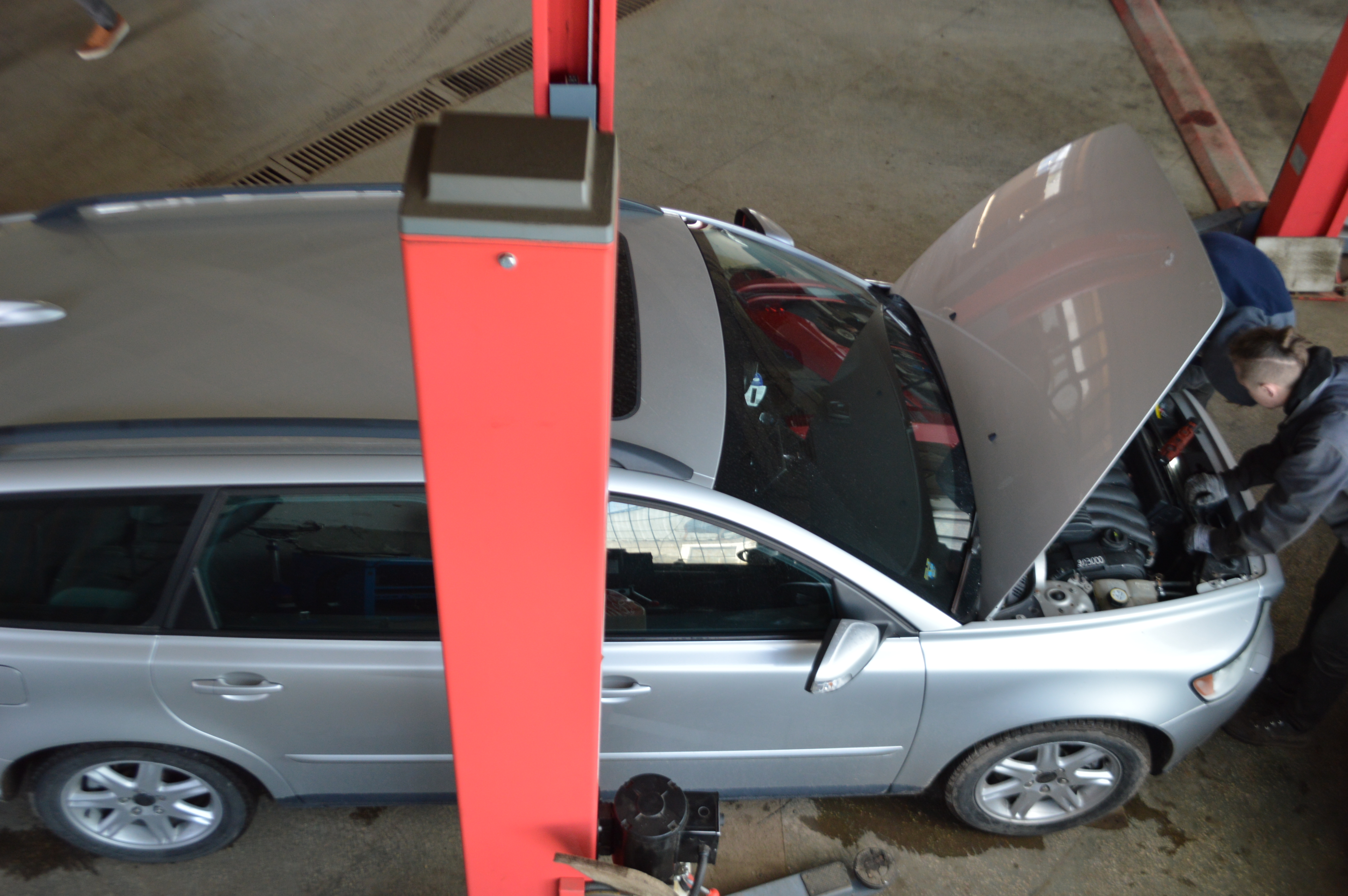 Витікання антифризу у Volvo V50 24i